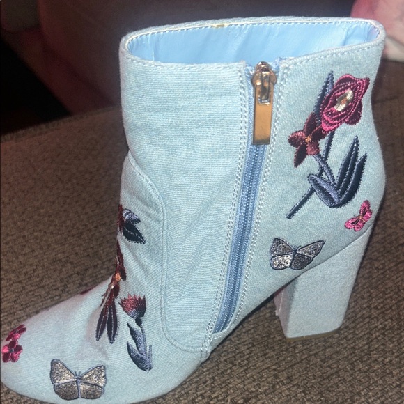 BAMBOO Light Blue Embroidered Heeled Boots - Picture 3 of 6